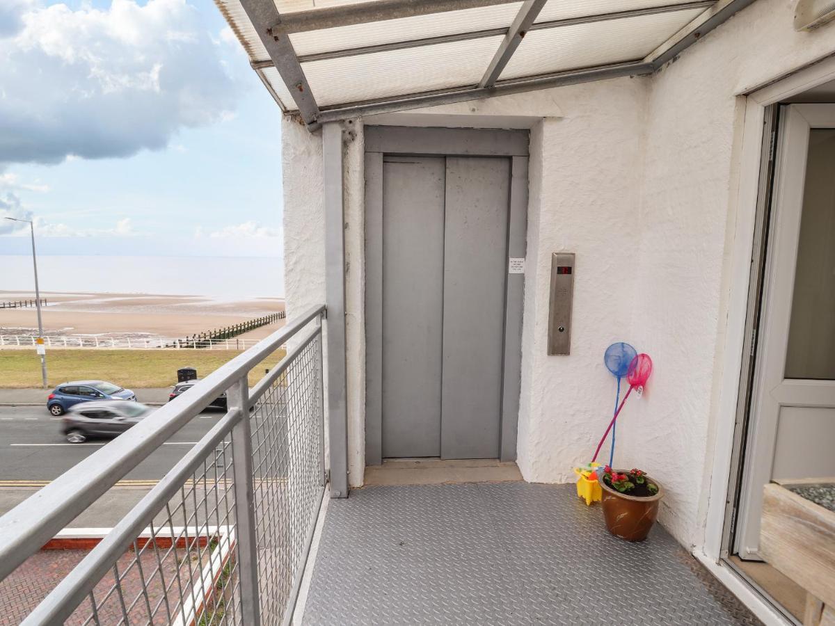 Ty Uchaf Apartment Rhyl Exterior photo