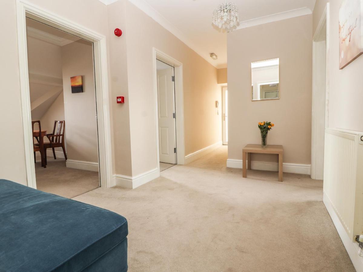 Ty Uchaf Apartment Rhyl Exterior photo